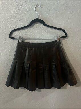 Love Tree Black Pleated Faux Leather Mini Skirt Small